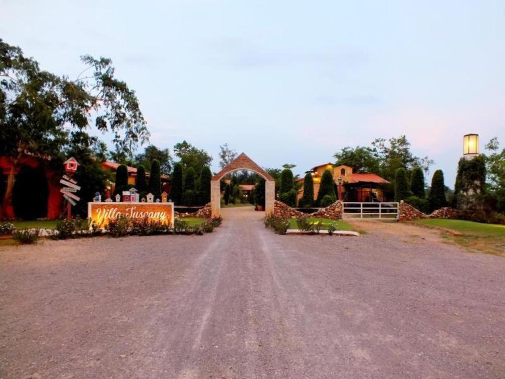 Villa Tuscany Country Resort Suan Phueng Zewnętrze zdjęcie